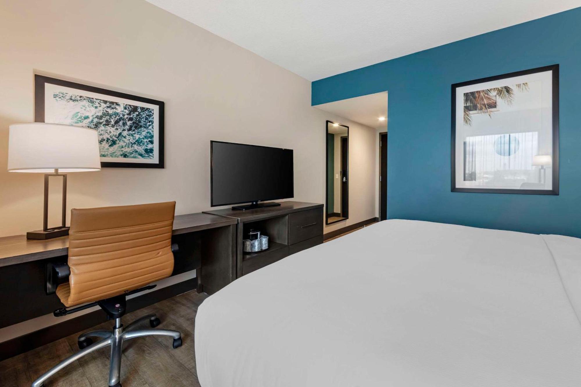 Comfort Inn & Suites Miami International Airport Miami Springs Exterior photo