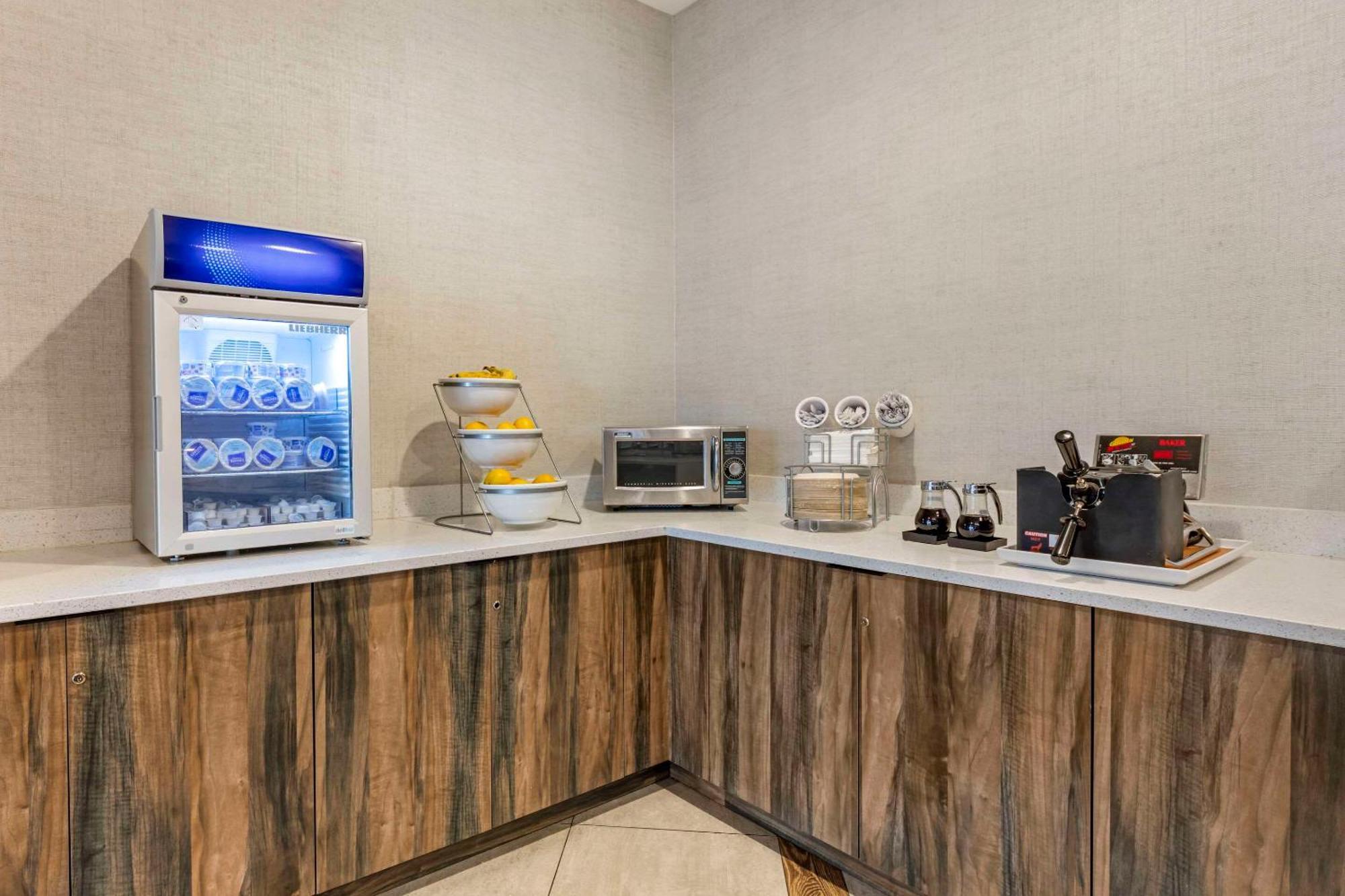 Comfort Inn & Suites Miami International Airport Miami Springs Exterior photo